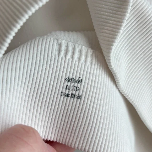 Aerie White Short Sleeve Crop Top w/ Gold Circle - Picture 3 of 6